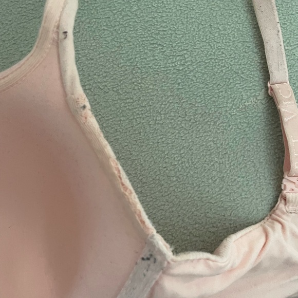 Light pink, lace t shirt bra, 32DD Victoria’s Secret - Picture 5 of 5